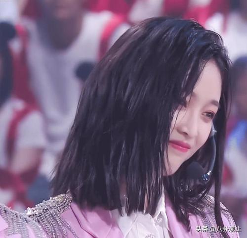 吴宣仪新发型来了,黑色短发造型又美又飒,对发型适配度简直满分