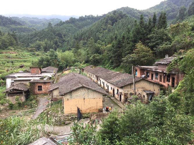 韶关市曲江区江湾镇炉下村(山背村)