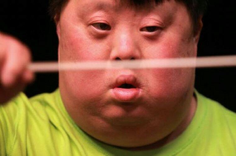 为了有效预防唐氏儿出生,建议怀孕15周到20周的孕妇到县妇幼保健站做