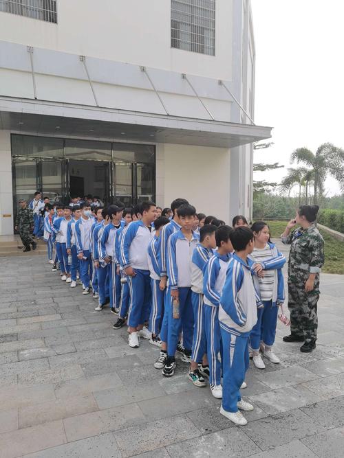 儋州市第五中学八年级组参加市中小学安全应急综合演练侧记