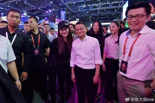 作为市场的两只独角兽,阿里不可能任凭腾讯一家独大,坐视它选秀玩得风