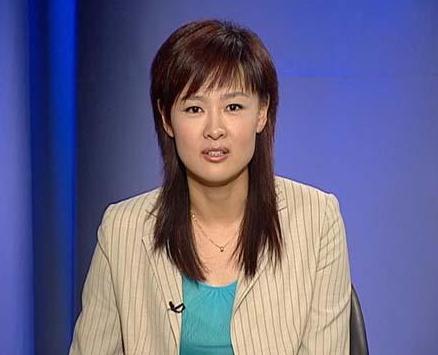 央视前主播李小萌曾被男友骗钱骗感情现在的她独立又美丽
