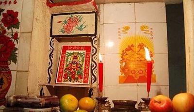 "灶王爷本姓张,一碗清茶三炷香",灶王爷要远行天上去汇报,路上一定很