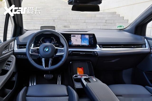 新款宝马2系旅行车官图发布 采用全新内饰设计