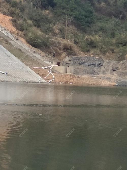水库正在抽水