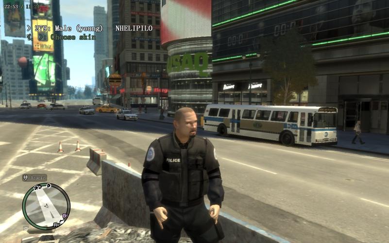 在gta4里怎样把警察的衣服放到主角的衣柜里