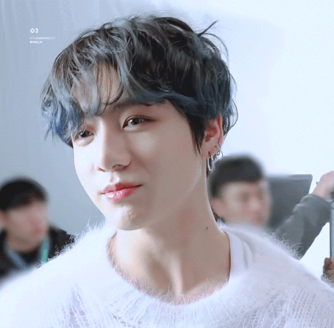 防弹少年团分享201007给田柾国增加了可爱魅力的卧蚕又大又圆的眼睛真