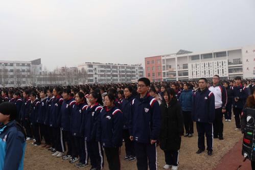 认真复习 积极备考——记泰安第十九中学新年第一次升旗仪式