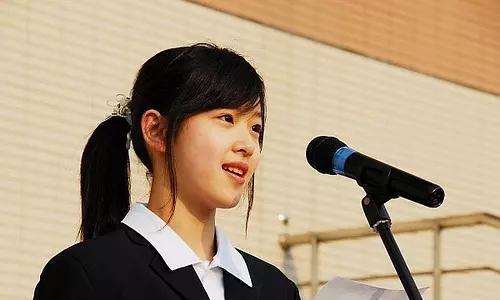 12月29日,猫扑论坛一位自称"笔袋男"的网友发帖"哥散尽全部家当求此女