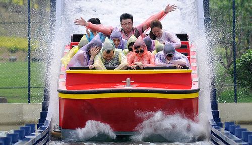 一座够格的主题乐园,都配有相关的激流勇进主题游乐项目.