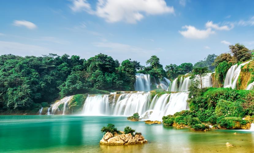 一日游中国十大瀑布国内有多个壮观的瀑布若有时间不妨一个个走过