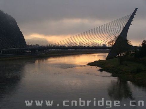 最著名的无背索斜拉桥-alamillo桥