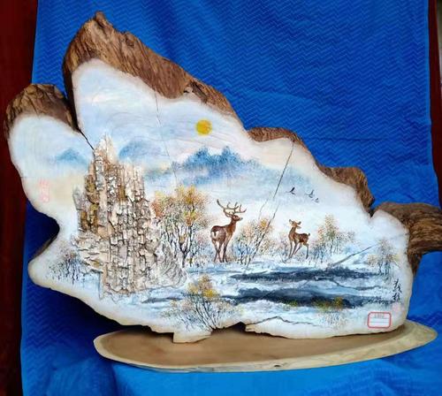 请欣赏手绘树皮画