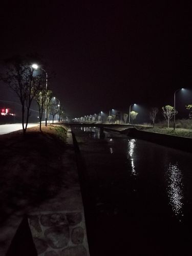 美丽的白田特色小镇河边夜景