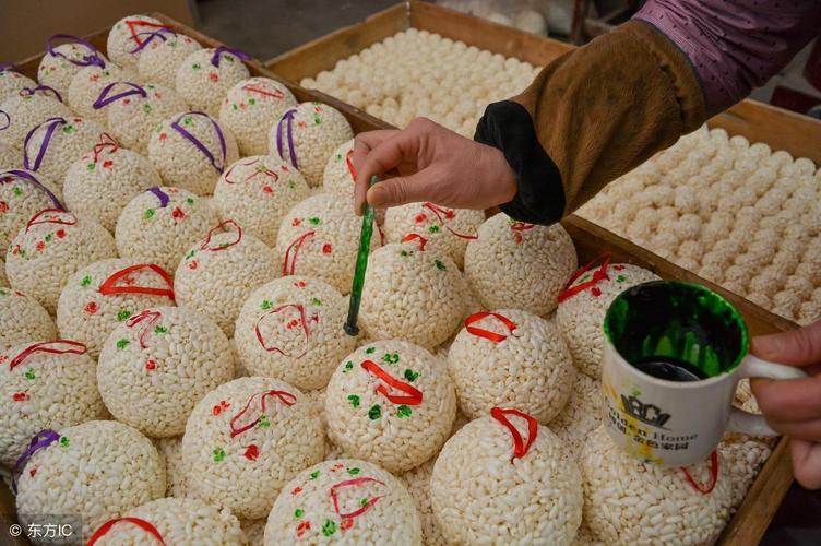 寻味中国:传统老年味儿美食的制作——花米团儿