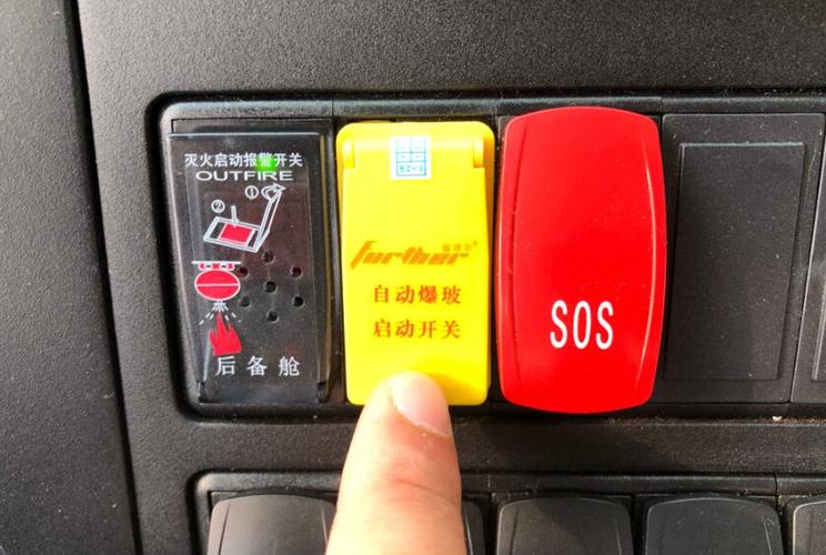 郑州新投用公交车"一键爆破"逃生玻璃 ?官方回应来了!