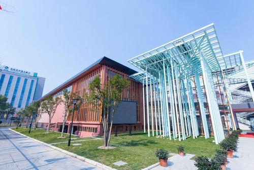 5亿新建的宁远县一中新校区即将完工,预计下半年开学即可投入使用.