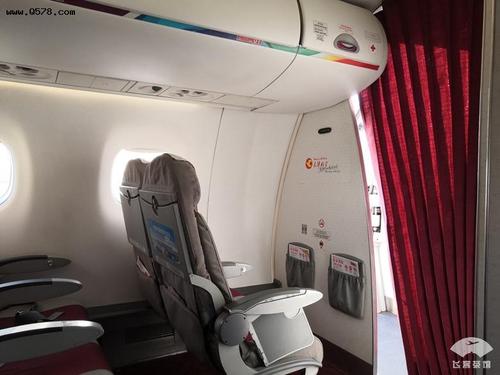 乘坐庞巴迪cr9小飞机是什么体验?拔草机龄5.4年的华夏