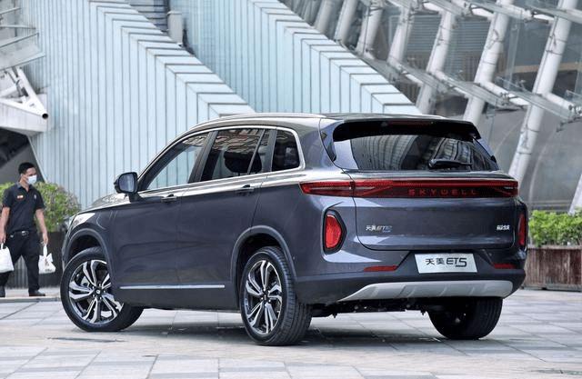 作为新能源中型suv续航里程达到520km家用绰绰有余