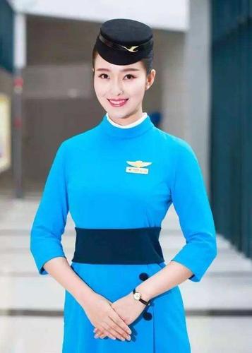 空乘礼仪中除了基本的站姿,走姿,坐姿和手势外,鞠躬和微笑也是空乘