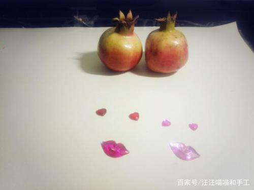 萌萌的石榴情侣娃娃