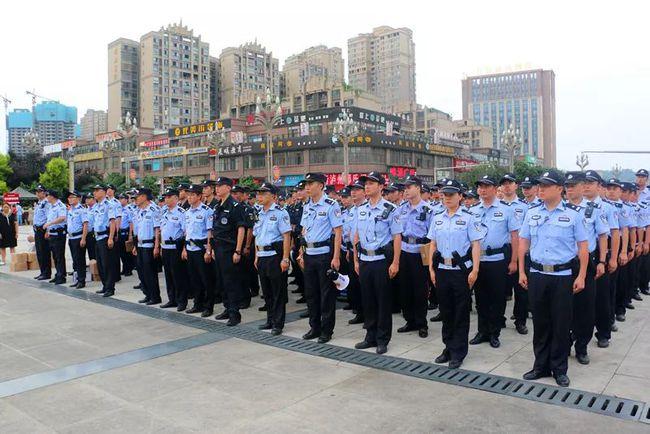 万人狂嗨的荔枝文化节开幕式,不一样的"警色"