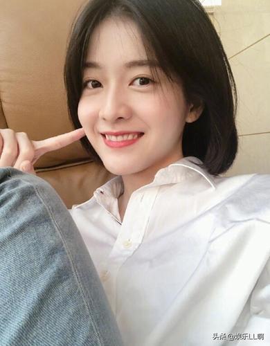 张雪迎,一个年轻貌美且有演技的新生代女演员,别看她年纪不大,但出演