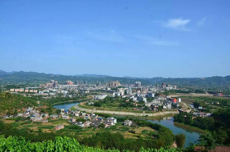 历史 正文  在宜宾有一种说法是"高县不高,屏山不平",现在的高县县城