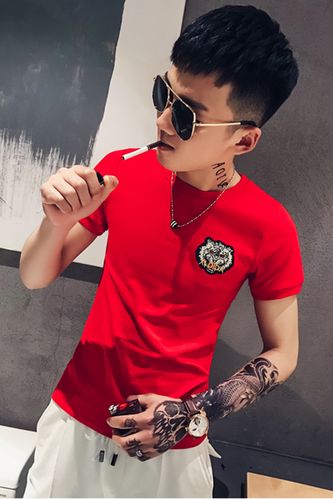 红色短袖男
