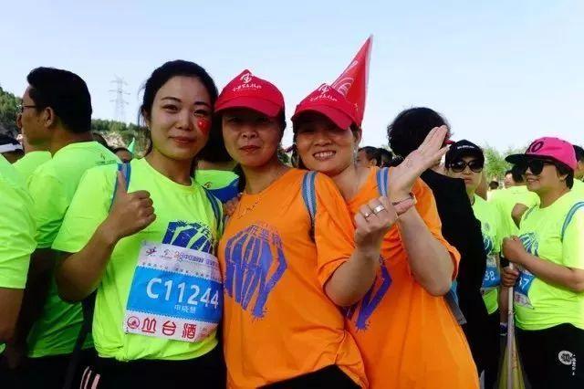 2018中国峰峰·企业家马拉松鸣枪开跑!