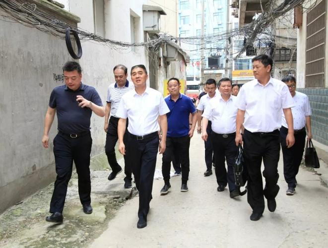 新洲区副区长余建军,集团领导张敏,杨忠及相关单位部门负责人参加调研