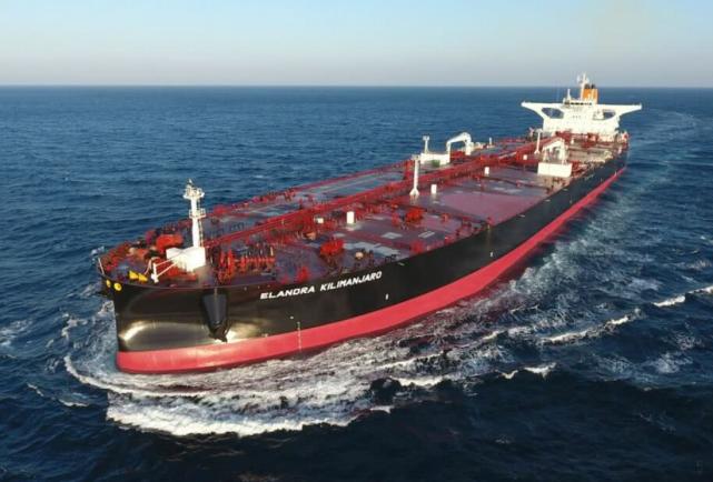 中国最大油轮,堪比6千节火车