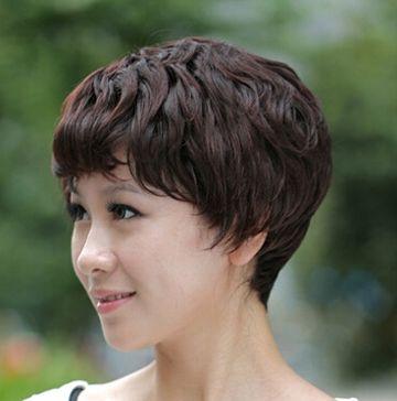 50岁女人烫什么发型 50岁妇女烫发发型图片
