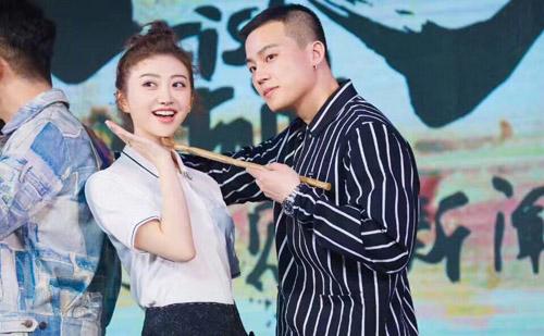 景甜变身欧豪老师