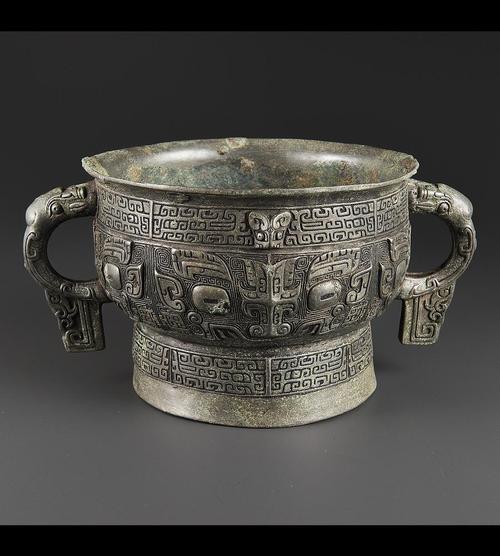 (西周)青铜饕餮纹簋 h15.2cm l29.2cm w20.0cm
