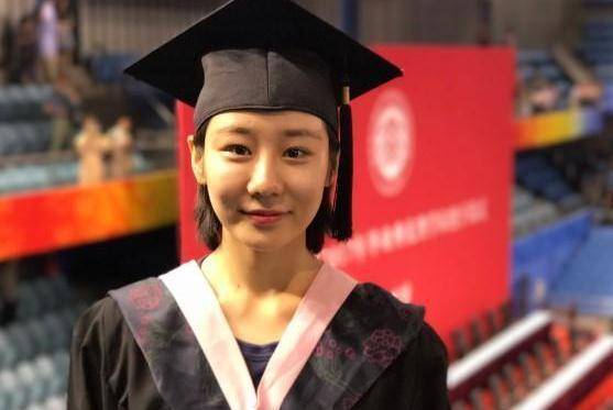 她身材矮小却是奥运冠军,退役后就读北京大学如今变气质女神