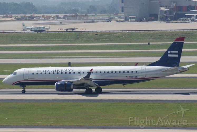 embraer erj-190 (n954uw)