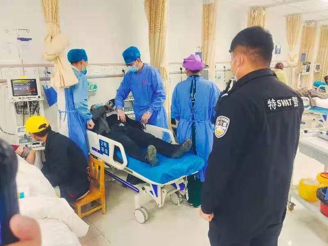 争分夺秒尉犁一男子突发心脏病急需送到库尔勒抢救