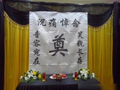 四川成都高层住户在顶楼办丧事邻居开窗见灵堂逝者为大