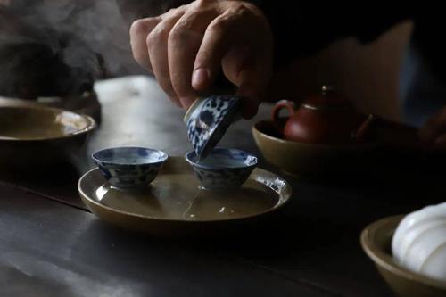 潮汕工夫茶,是潮汕人的泡茶技艺,被称为"中国茶道",也是国家非物质