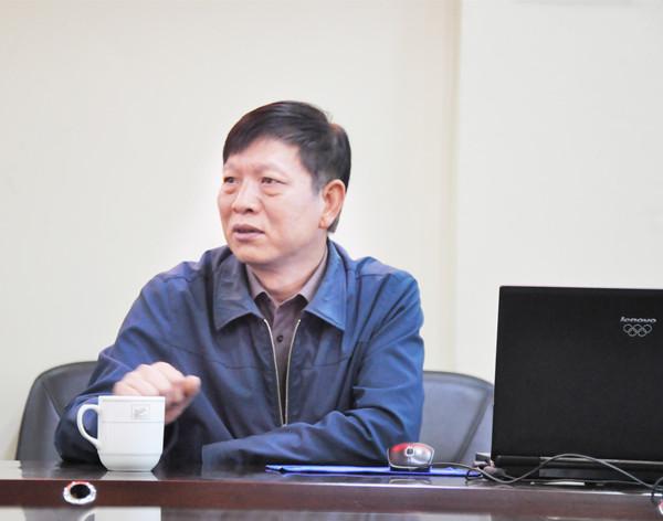 学校党委书记张学武向机关一支部宣讲十九大精神