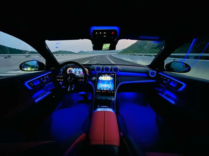 全新奔驰c内饰氛围灯,let"s party!