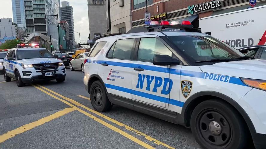 纽约市布鲁克林市区nypd单位前往事发现场