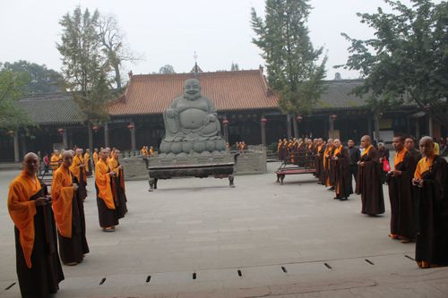 纯一会长在什邡罗汉寺为四川佛协第16届三坛大戒新戒子们讲授《佛遗教