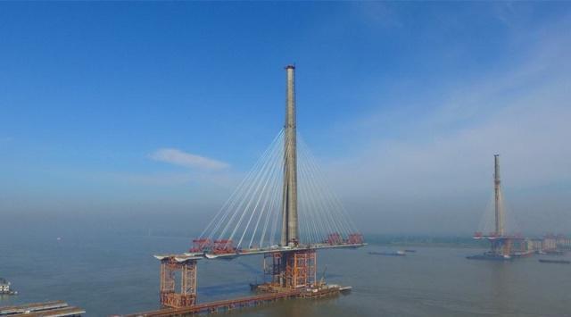 其中最重要的是一项已经成为世界纪录的成就--芜湖长江大桥的主塔高度