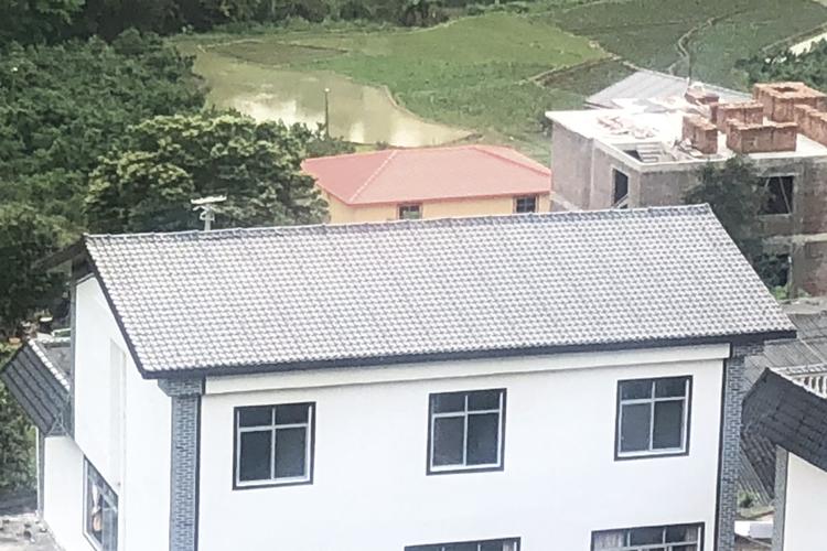 农村盖房子用这种新型瓦片,结实又好看,能抗台风,冰雹