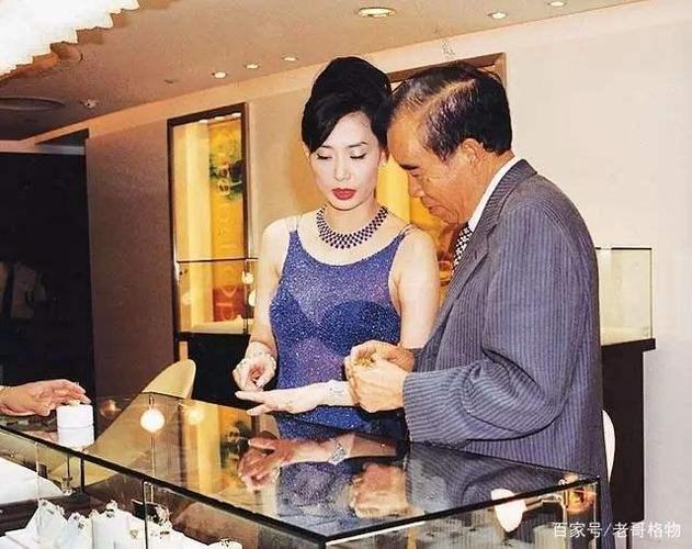 邝美云与郑裕彤