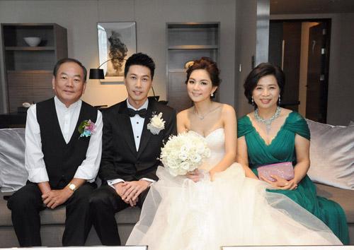 明星罕见全家福曝光 看爹妈长相评判到底有没有整容?【37】