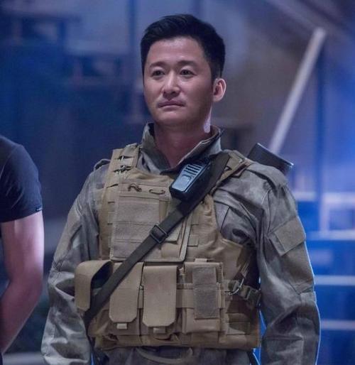 本以为吴京穿军装就够帅了,看到他古装照模样,简直帅