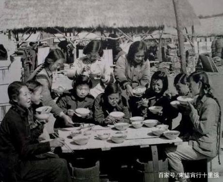 人民公社时期的老照片,集体劳动,集中分配,吃大锅饭的